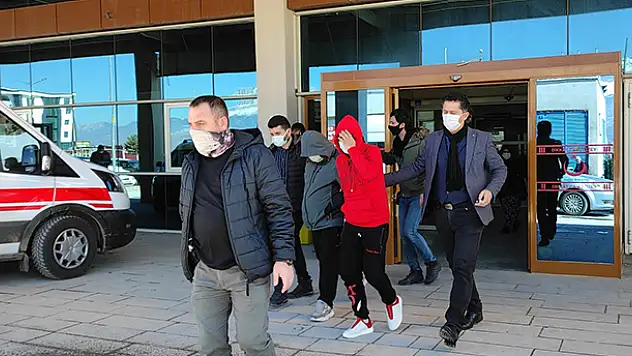 Konya'da araçta 4 kilo 55 gram eroinin ele geçirilmesiyle ilgili iki zanlı tutuklandı