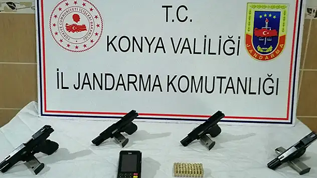 Konya'da araçta yapılan aramada 4 tabanca ve 50 mermi ele geçirildi