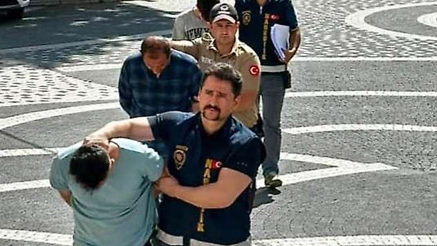 Konya'da araçtan çıkanlar şoke etti: 5 bin 700 kullanımlık!