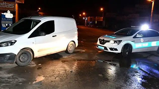 Konya'da aranan şüpheli ehliyet verdiği polislere yakalandı