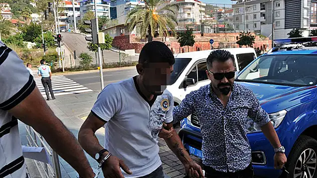 Konya'da aranıyordu! 15 yıl hapse çarptırılan katil zanlısı Antalya'da yakalandı