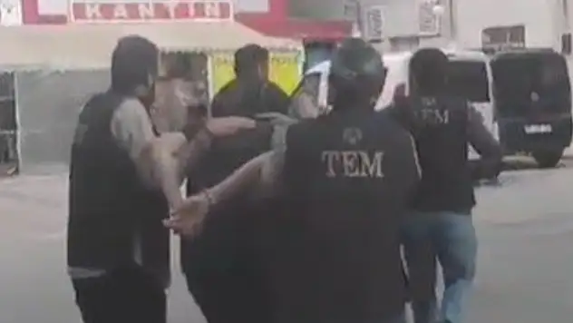Konya'da aranması bulunan 2 FETÖ üyesi yakalandı
