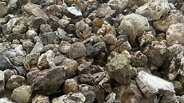 Konya'da araziden toplanan taşlar ehil ellerde değerini buluyor

