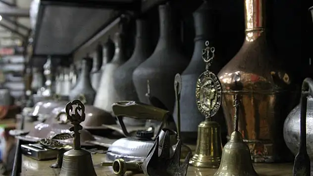 Konya'da arkadaş tavsiyesi antikacılığa başlayan vatandaş antika severlerin uğrak noktası haline geldi