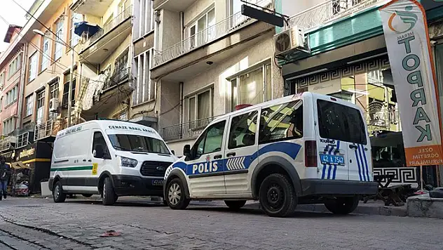 Konya'da arkadaşlarının haber alamadığı kadın evinde bıçaklanarak öldürülmüş halde bulundu
