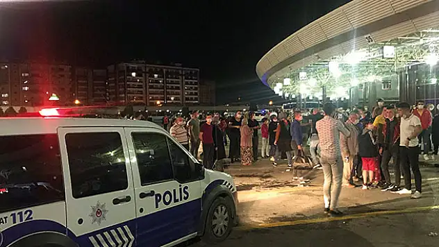 Konya'da asker uğurlamasında sosyal mesafe hiçe sayıldı! Pes dedirten görüntü