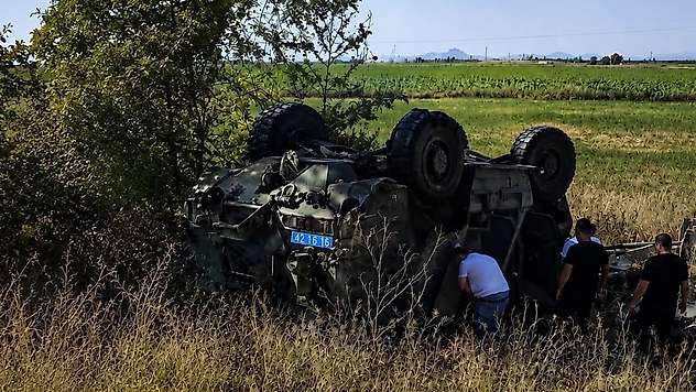 Konya'da askeri araç şarampole devrildi