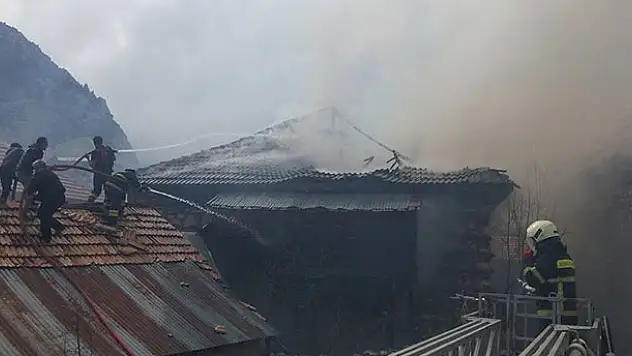 Konya'da ateşle kontrol edilirken patlayan tüp evi kül etti