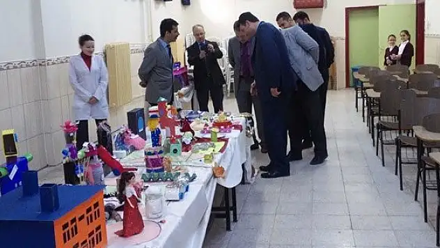 Konya'da atık malzemelerden oyuncak sergisi