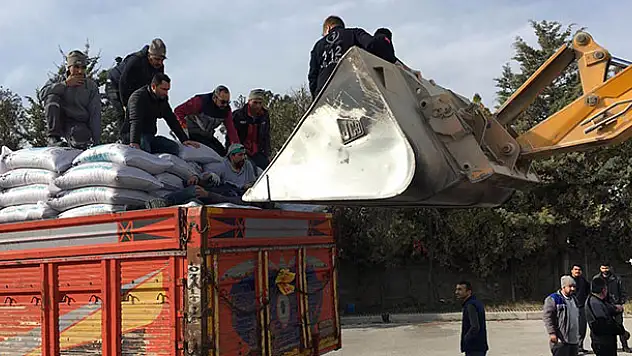 Konya'da ayağı kırılan işçiye sağlık görevlilerinden kepçeli müdahale