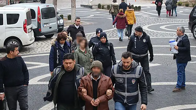 Konya'da baba ve iki kızına uyuşturucu operasyonu