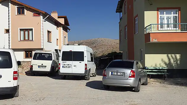 Konya'da bahçesinde çapa yapan kişi patlamamış 60 yıllık havan mermisi buldu

