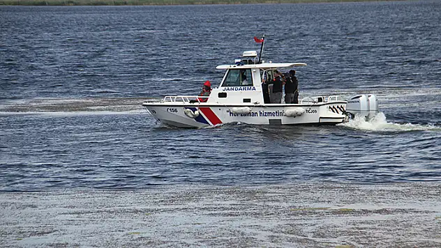 Konya'da balık avlamak için tekneleriyle göle açılan 5 arkadaştan biri kayboldu
