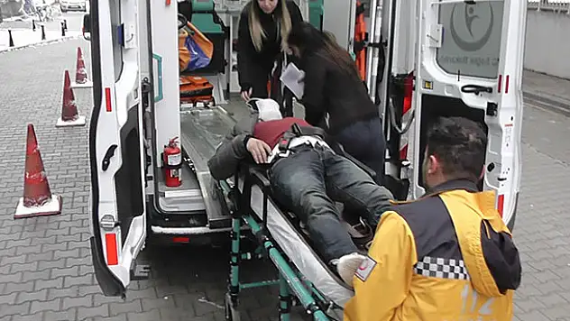 Konya'da bariyere çarpan otomobil takla attı: 1'i ağır 3 yaralı