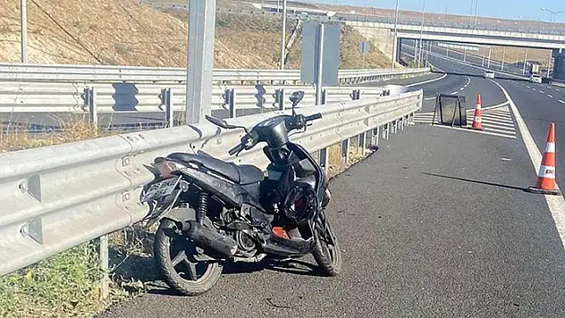 Konya'da bariyerlere çarpan motosikletin sürücüsü yaralandı
