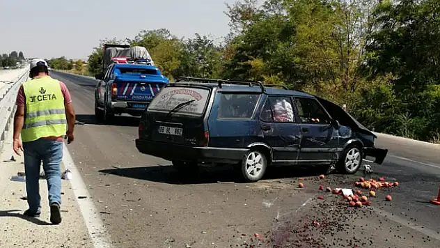 Konya'da bariyerlere çarpan otomobilin sürücüsü yaralandı
