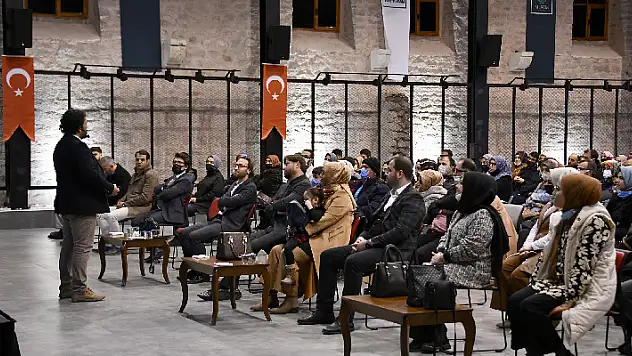 Konya'da 'Başarıda Ailenin Yeri ve Önemi' konferansı düzenlendi