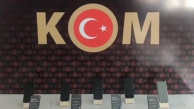 Konya'da baskın yapılan evdeki fırından kaçak telefonlar çıktı
