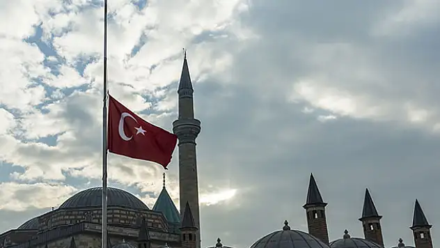 Konya'da bayraklar yarıya indirildi!