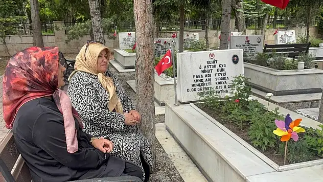 Konya'da bayram arifesinde şehitler unutulmadı