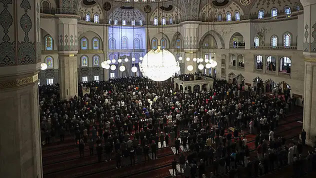Konya'da bayram namazı 06.38'de kılınacak! İl il bayram namazı saatleri
