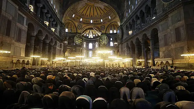 Konya'da bayram namazı 06.52'de kılınacak! İl il namaz saatleri...