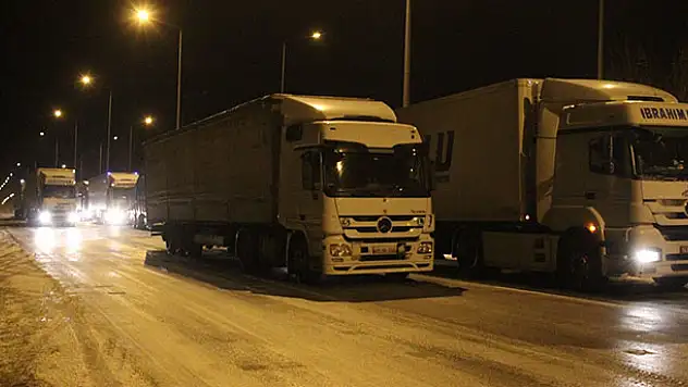 Konya'da bazı yollar kar nedeniyle trafiğe kapatıldı
