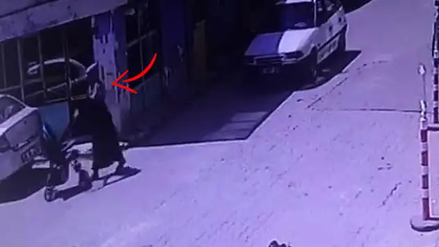 Konya'da bebek arabasını çalan şüpheli kamerada