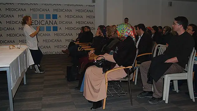 Konya'da bebek emzirme semineri