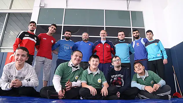 Konya'da beden eğitimi öğretmeni engelli öğrencilerini hayata bağlıyor