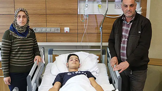 Konya'da bel ağrısıyla şikayetiyle gelen hastadaki tümör, 10 saatlik ameliyatla çıkarıldı
