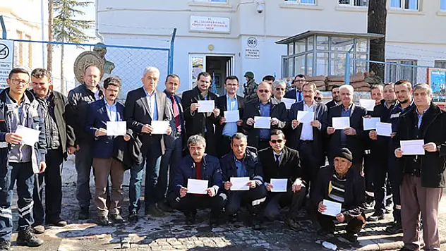 Konya'da belediye başkanından gönüllü askerlik başvurusu