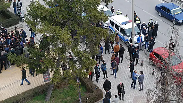 Konya'da Belediye ile esnaf  arasında tente krizi