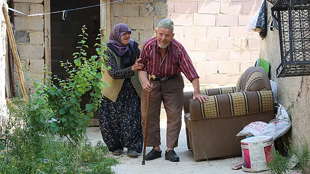 Konya'da belediyenin 'bayram temizliği' yaşlıların yüzünü güldürüyor
