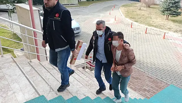 Konya'da bıçak zoruyla gasp yaptığı iddia edilen şüpheli yakalandı