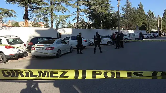 Konya'da bıçaklanan kişi, otomobiliyle gitmek isterken bilinci kapandı, kaza yaptı
