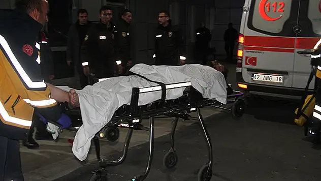 Konya'da bıçaklı kavga: 1'i ağır 4 kişi yaralandı
