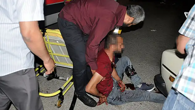 Konya'da bıçaklı kavga: Boynuna saplanan bıçakla hastaneye kaldırıldı