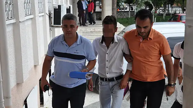 Konya'da bıçaklı yaralama! Birlikte yaşadığı genç kızı ve annesini bıçakladığı iddia edilen kişi tutuklandı