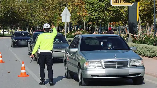 Konya'da bin 29 sürücüye cep telefonu ile konuşmaktan cezai işlem uygulandı