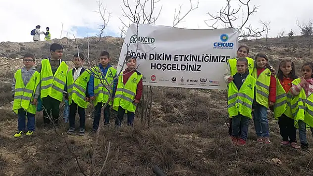 Konya'da bin 500 fidan toprakla buluştu
