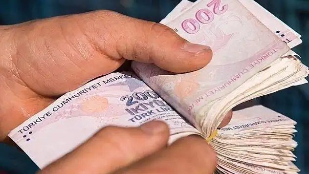 Konya'da bir adam oğlu sayesinde dört milyon lirasını dolandırıcılara kaptırmaktan kurtardı 
