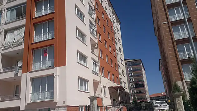 Konya'da bir apartman koronavirüs karantinasına alındı