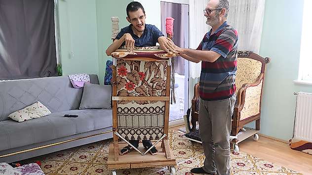 Konya'da bir babanın ömürlük nöbeti: Engelli oğlu için düzenek geliştirdi
