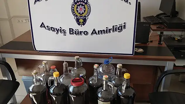 Konya'da bir evde 40 litre kaçak alkol ele geçirildi