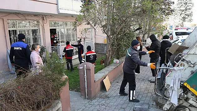 Konya'da bir evden 5 kamyon çöp çıktı
