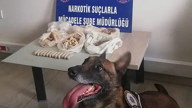 Konya'da bir evin kömürlüğünde 1 buçuk kilogram eroin bulundu