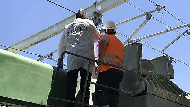 Konya'da bir genç biçerdöver'in tepesinde akıma kapıldı