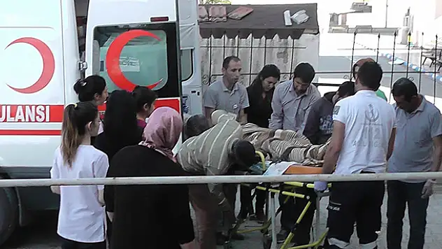 Konya'da bir genç kendini balkon demirlerine astı