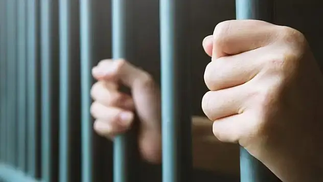 Konya'da bir gencin silahla öldürülmesiyle ilgili davada 3 sanığa hapis cezası verildi